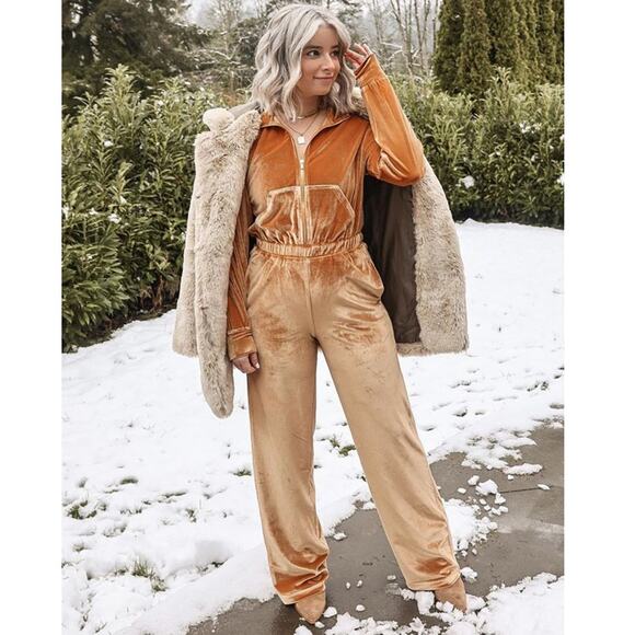 Fabletics Velour Zip-Up Wide Leg Onesie Jumpsuit Light Honey Wide-Leg Size XS - Picture 1 of 8